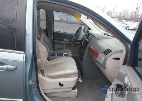 2008 Chrysler Town & Country Touring из США, поврежденный, VIN 2A8HR54P88R150333